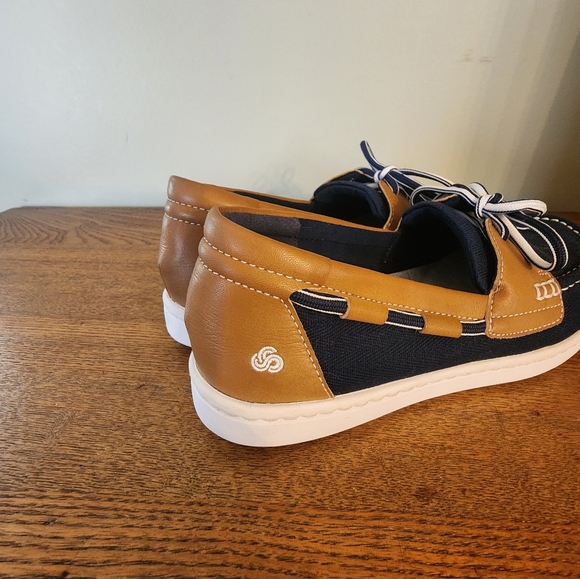 Clark's Cloudsteppers Boat Shoes - Picture 5 of 7